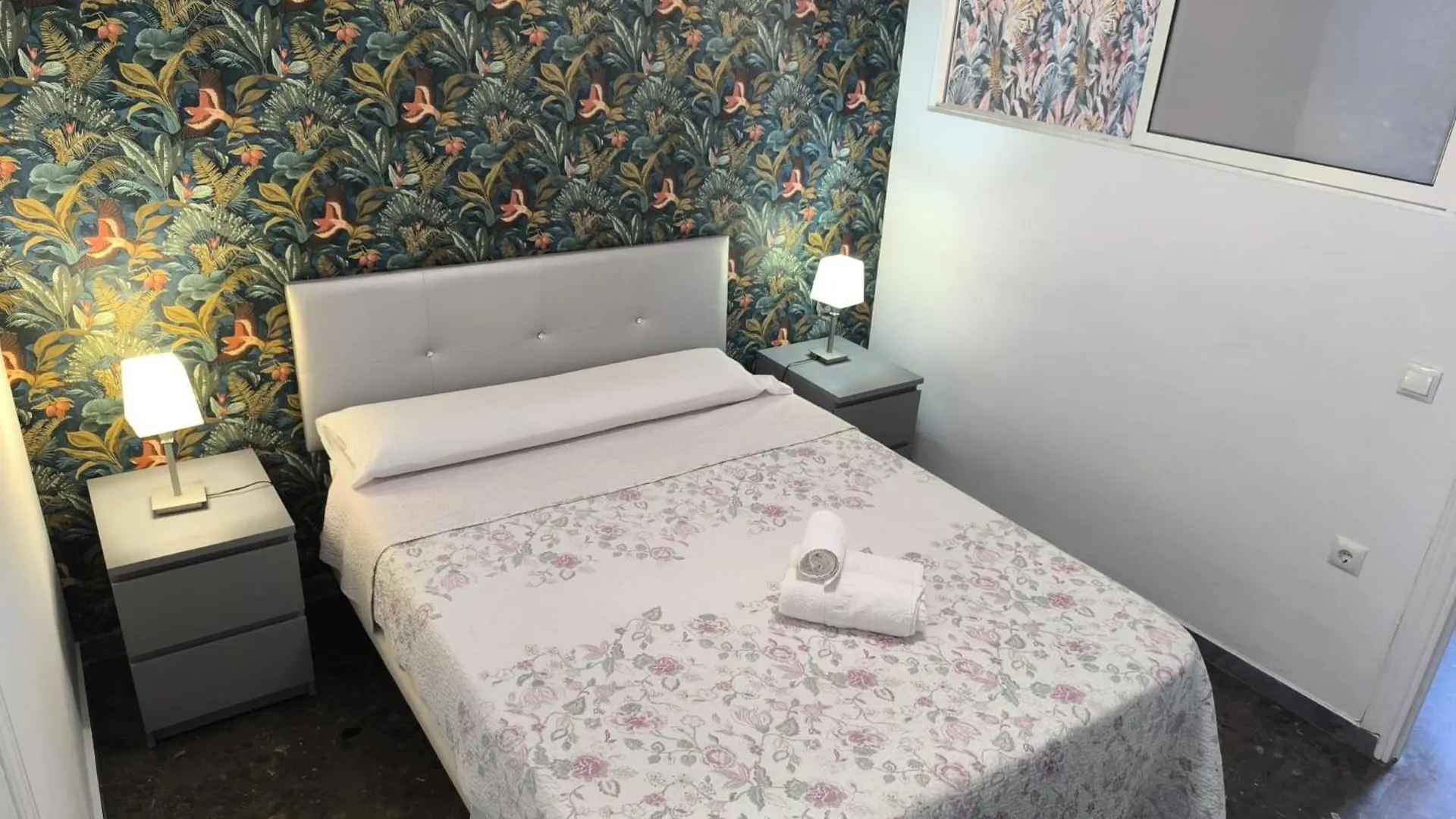 Center Sevilla Magdalena Premium, Free Parking Spain